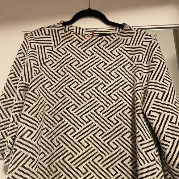 Lovely W5 black and white graphic top size M - Picture 2 of 6